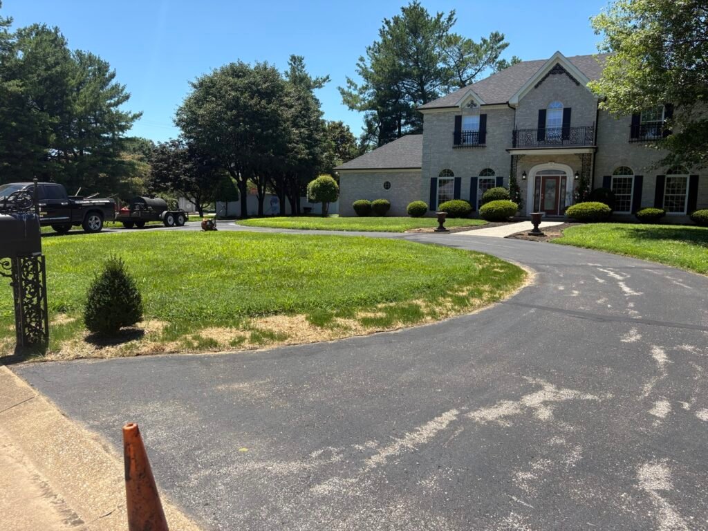 Sealcoated asphalt driveway in Owensboro, Kentucky